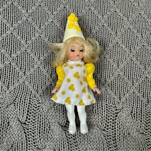 Madame Alexander Wizard of Oz McDonalds Daisy Munchkin Doll 2000’s